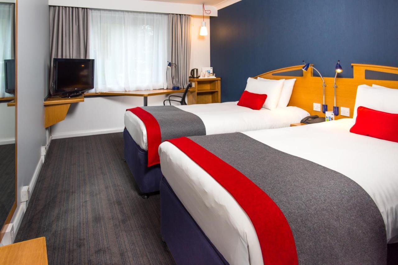 Holiday Inn Express East Midlands Airport By Ihg Castle Donington Exterior foto