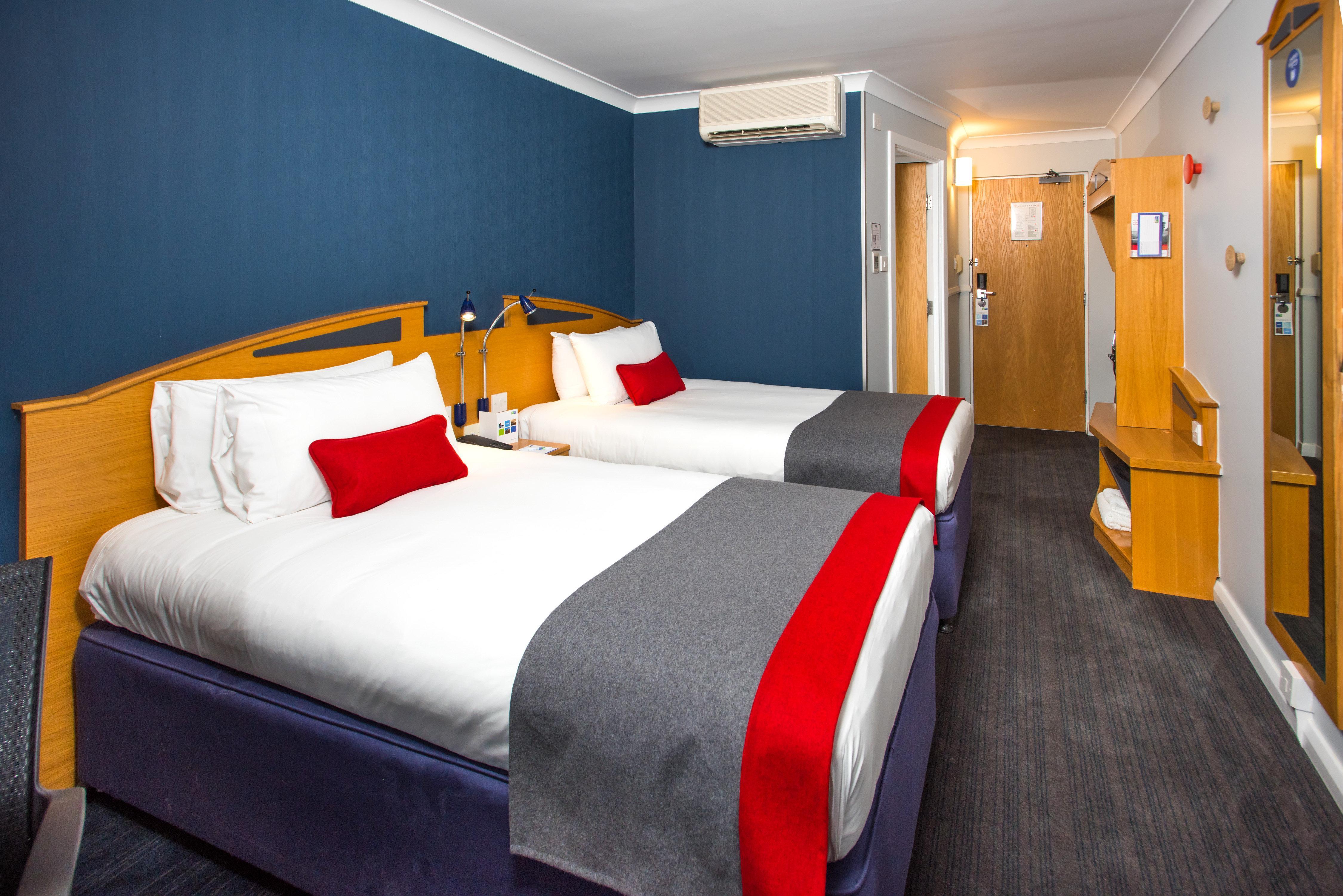 Holiday Inn Express East Midlands Airport By Ihg Castle Donington Exterior foto