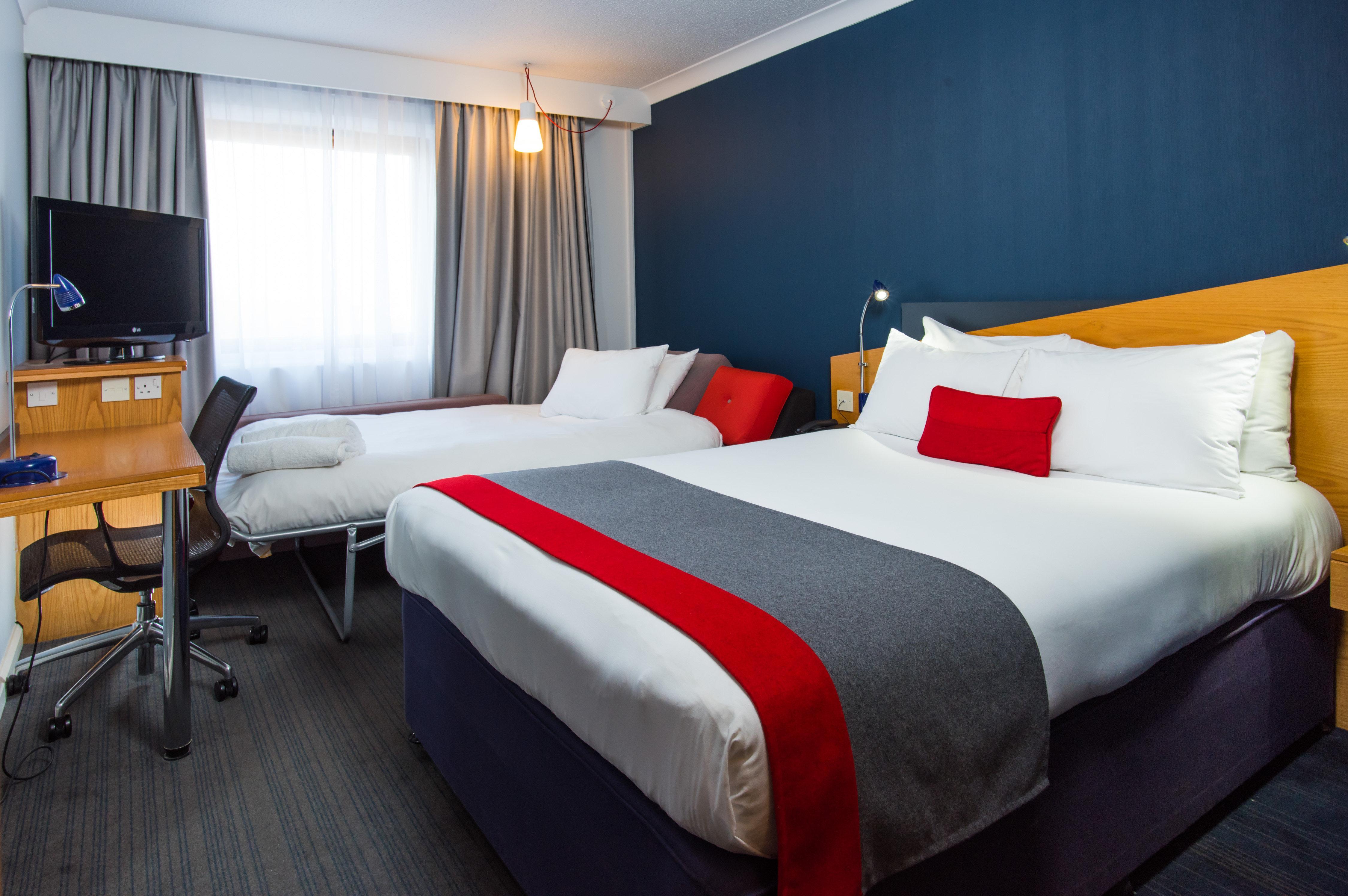 Holiday Inn Express East Midlands Airport By Ihg Castle Donington Exterior foto