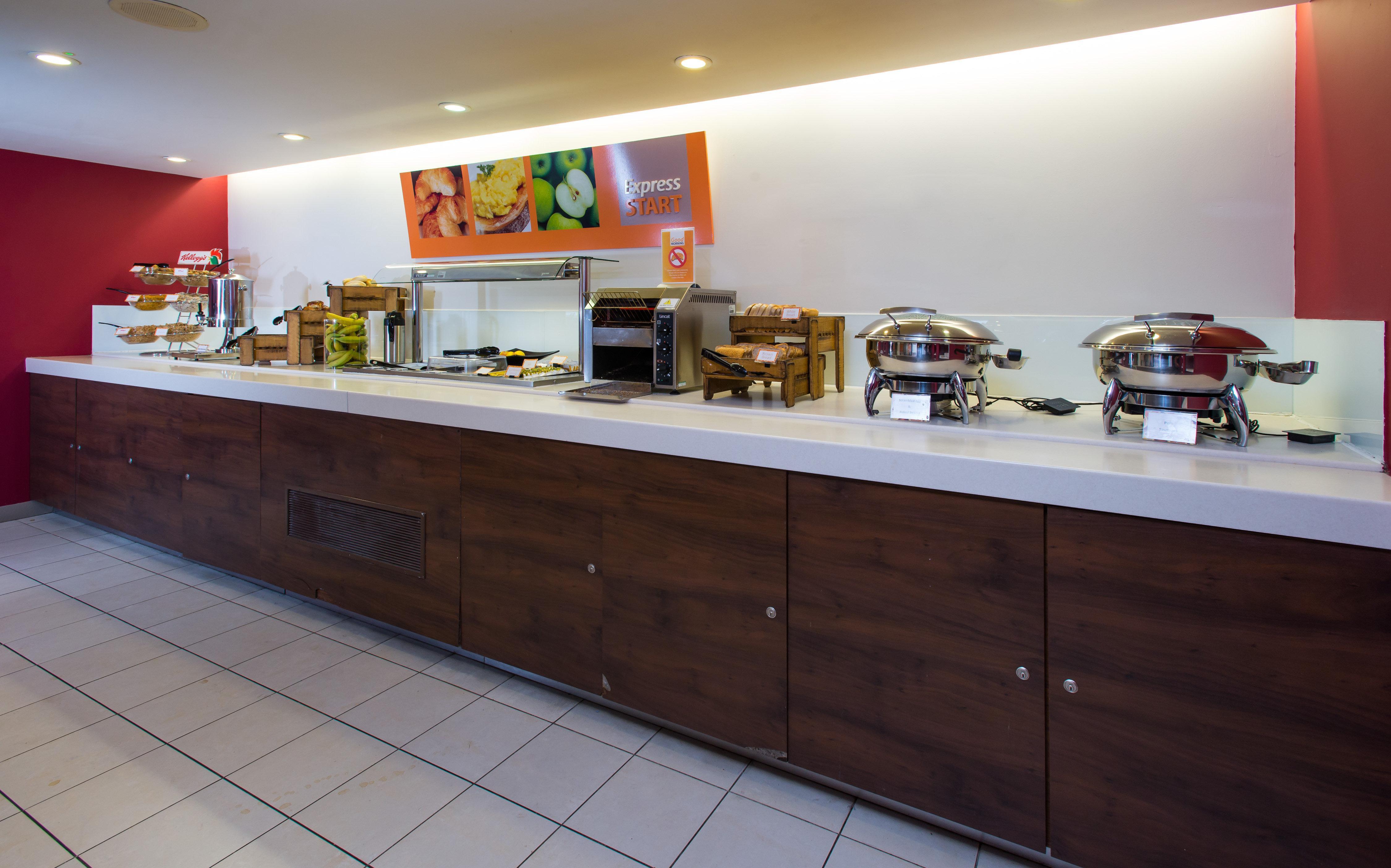 Holiday Inn Express East Midlands Airport By Ihg Castle Donington Exterior foto