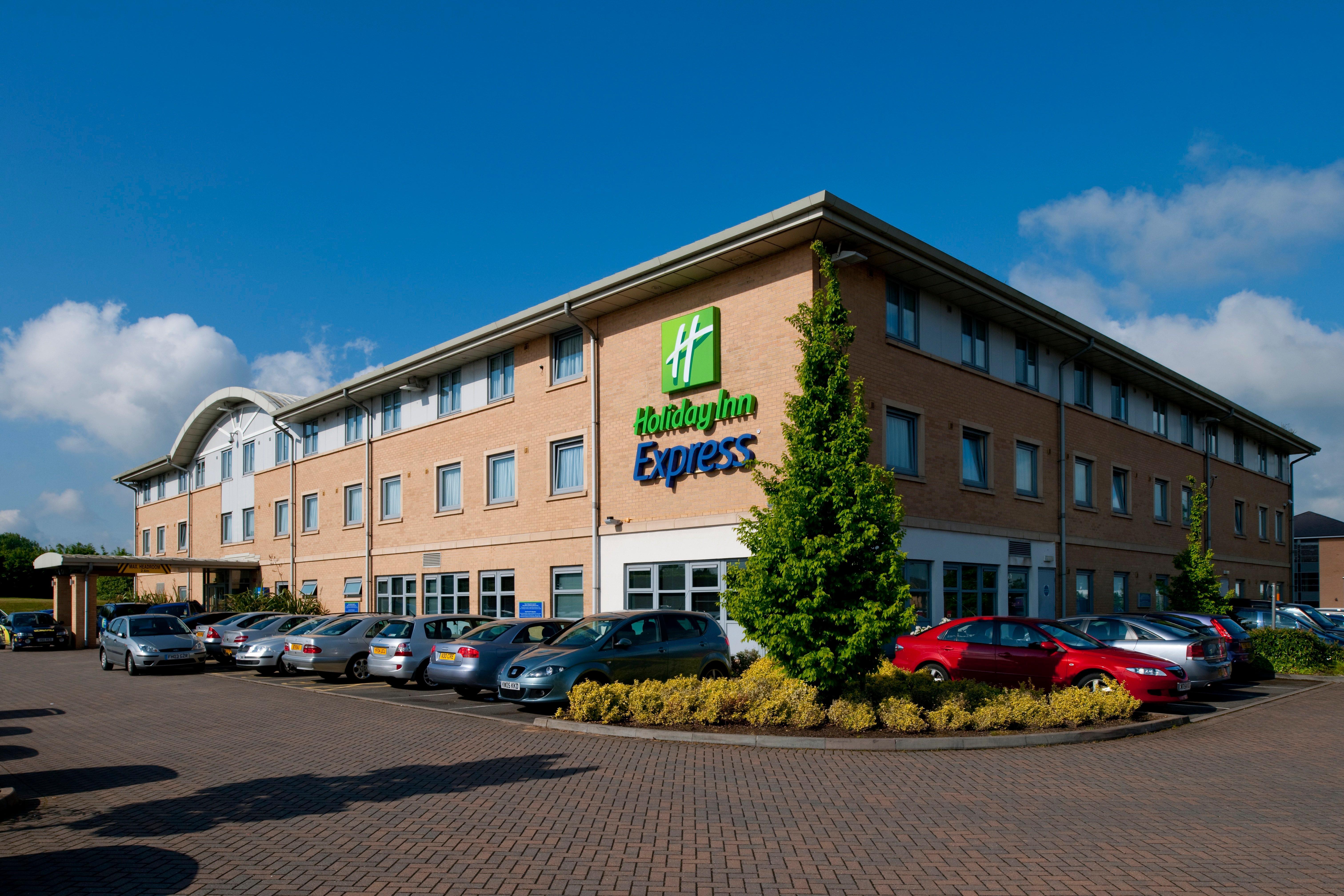 Holiday Inn Express East Midlands Airport By Ihg Castle Donington Exterior foto