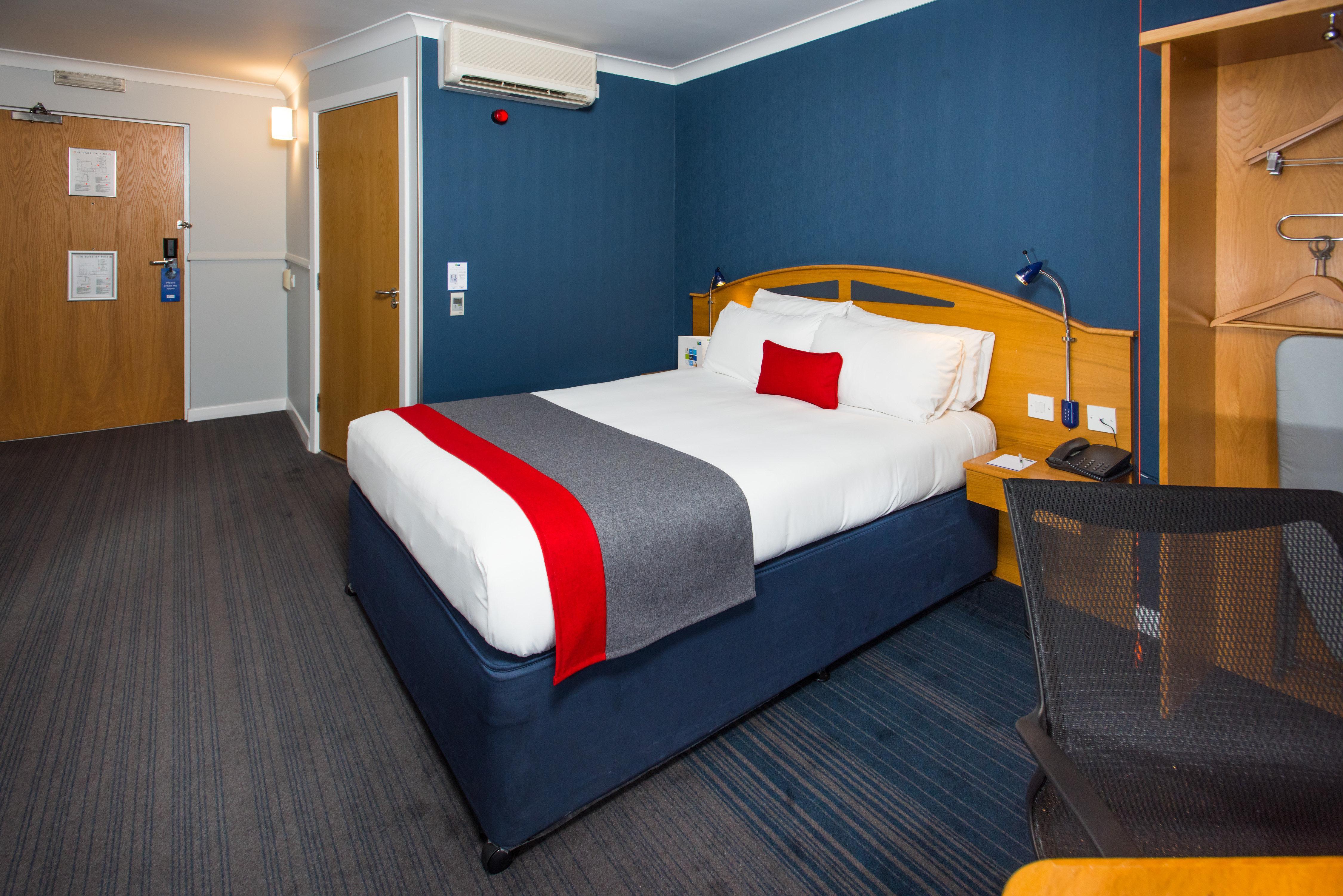 Holiday Inn Express East Midlands Airport By Ihg Castle Donington Exterior foto