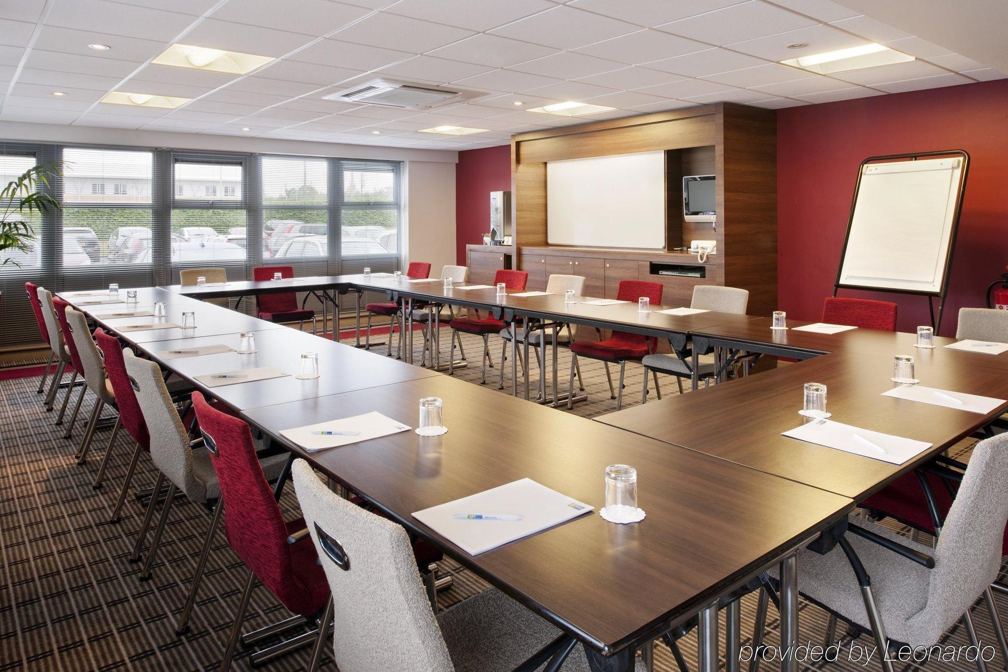 Holiday Inn Express East Midlands Airport By Ihg Castle Donington Facilidades foto