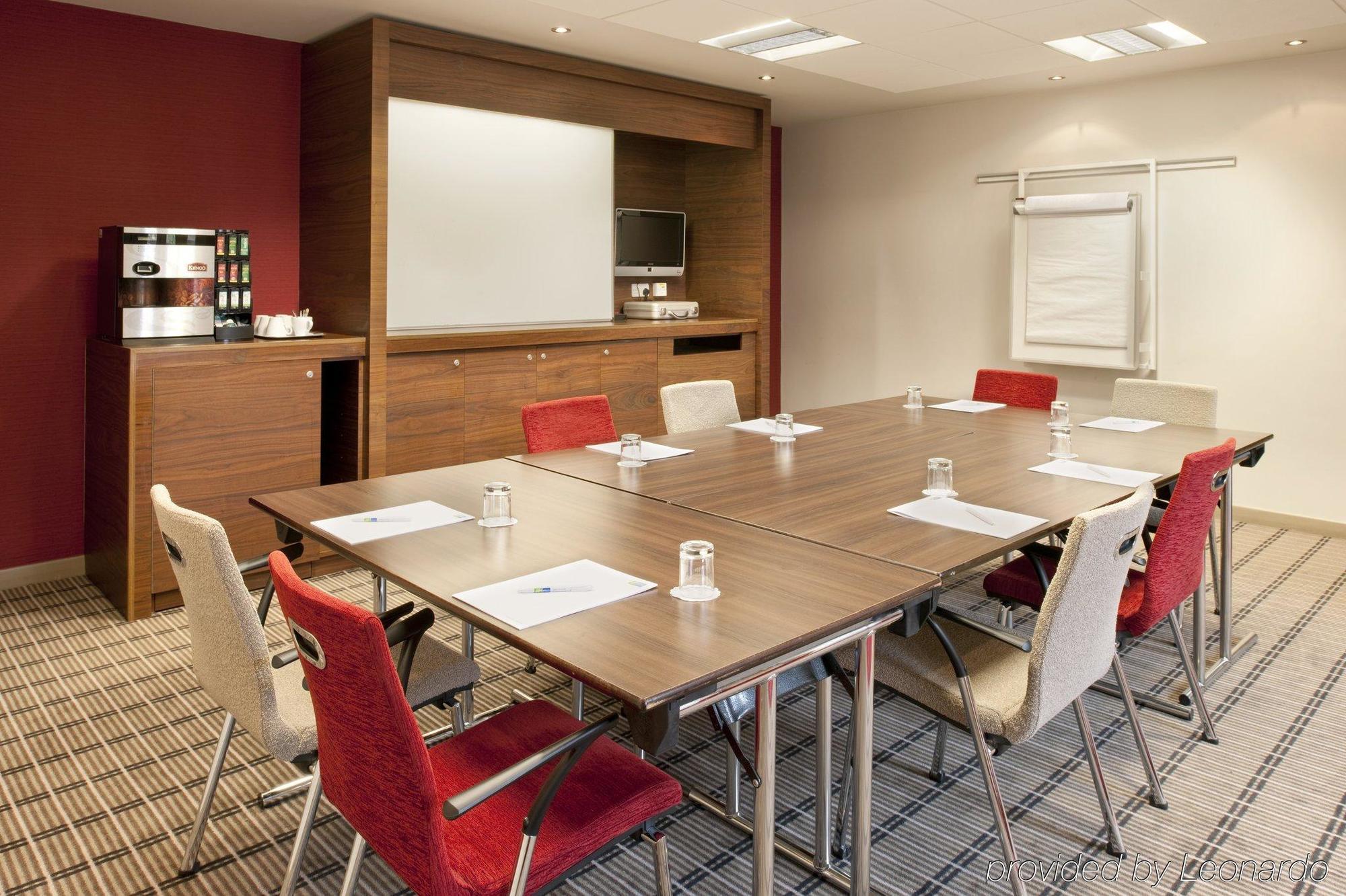 Holiday Inn Express East Midlands Airport By Ihg Castle Donington Facilidades foto
