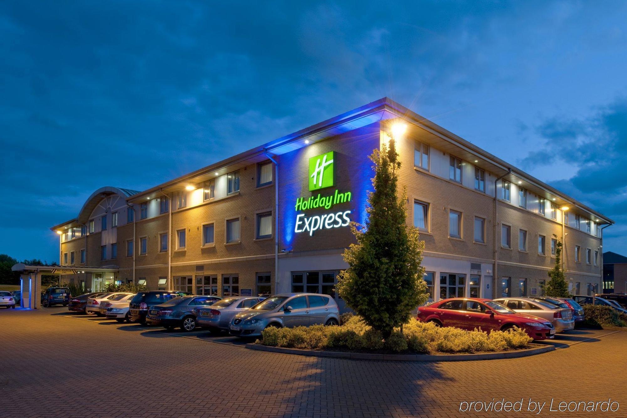 Holiday Inn Express East Midlands Airport, An Ihg Hotel Castle Donington Exterior foto