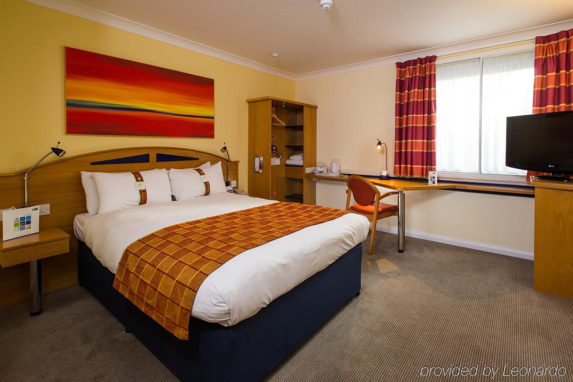 Holiday Inn Express East Midlands Airport By Ihg Castle Donington Exterior foto