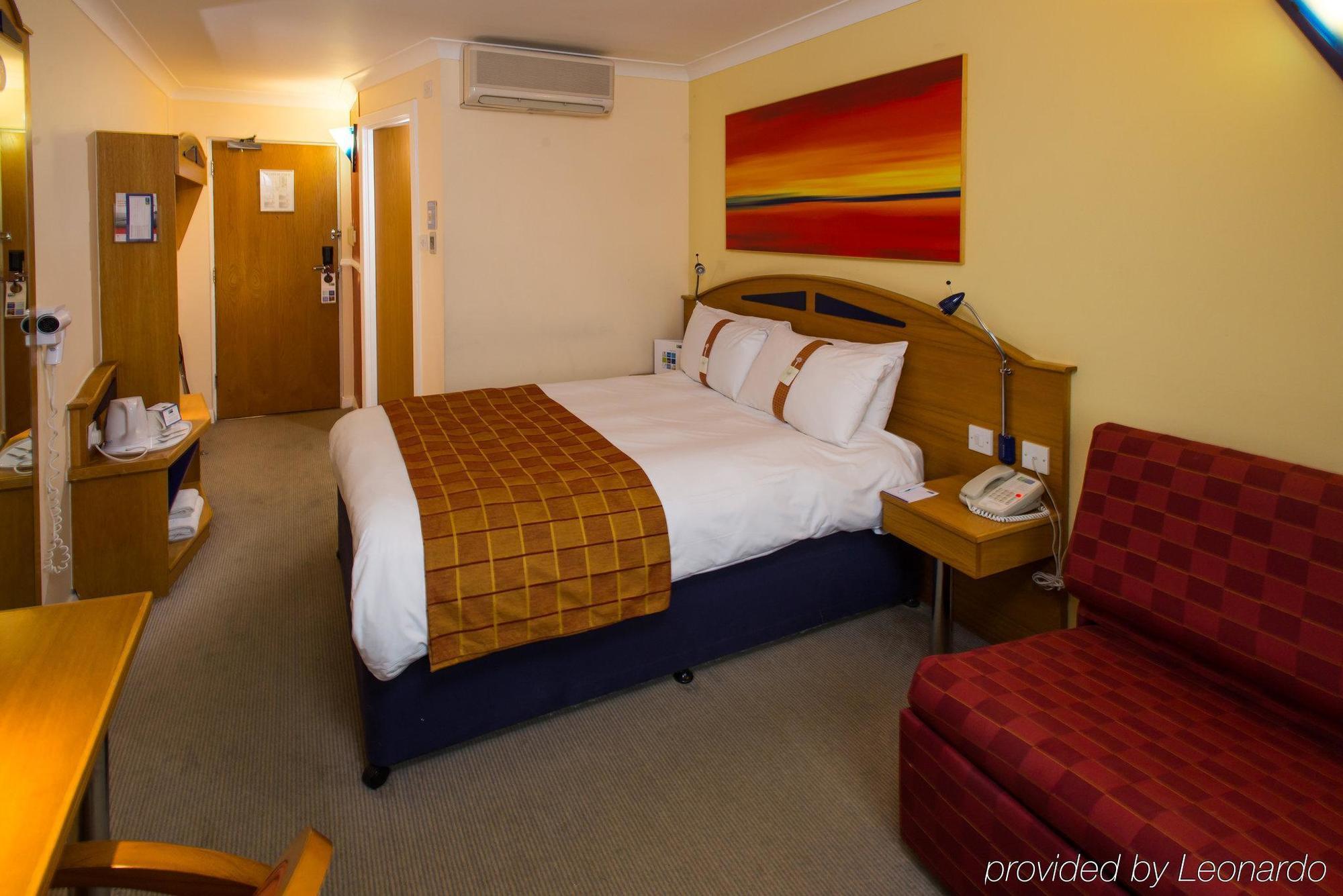 Holiday Inn Express East Midlands Airport By Ihg Castle Donington Exterior foto