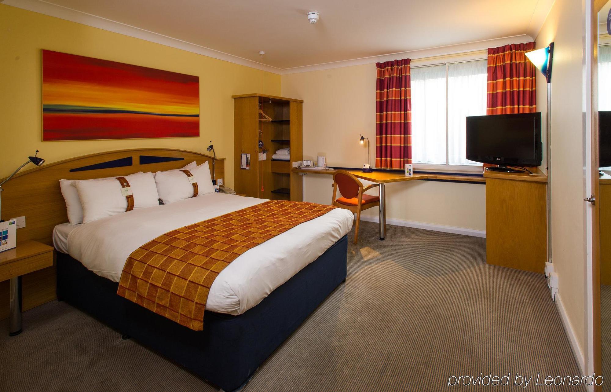 Holiday Inn Express East Midlands Airport By Ihg Castle Donington Exterior foto