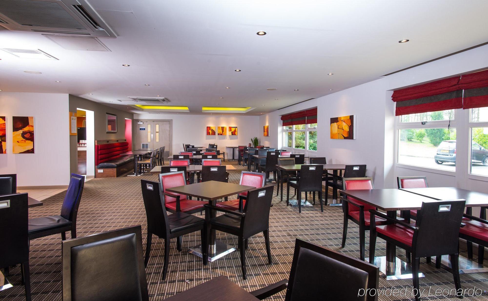 Holiday Inn Express East Midlands Airport By Ihg Castle Donington Exterior foto