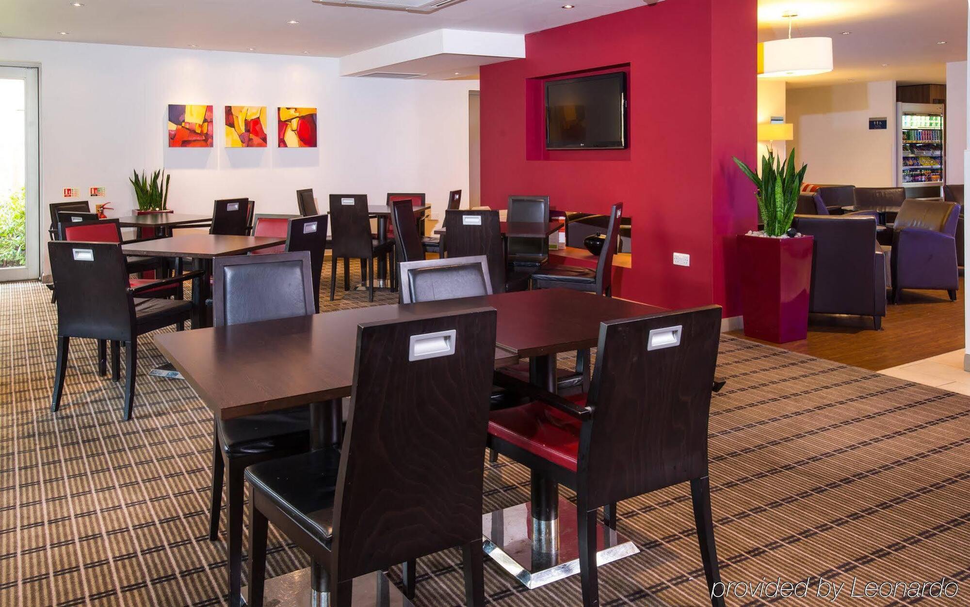 Holiday Inn Express East Midlands Airport By Ihg Castle Donington Exterior foto
