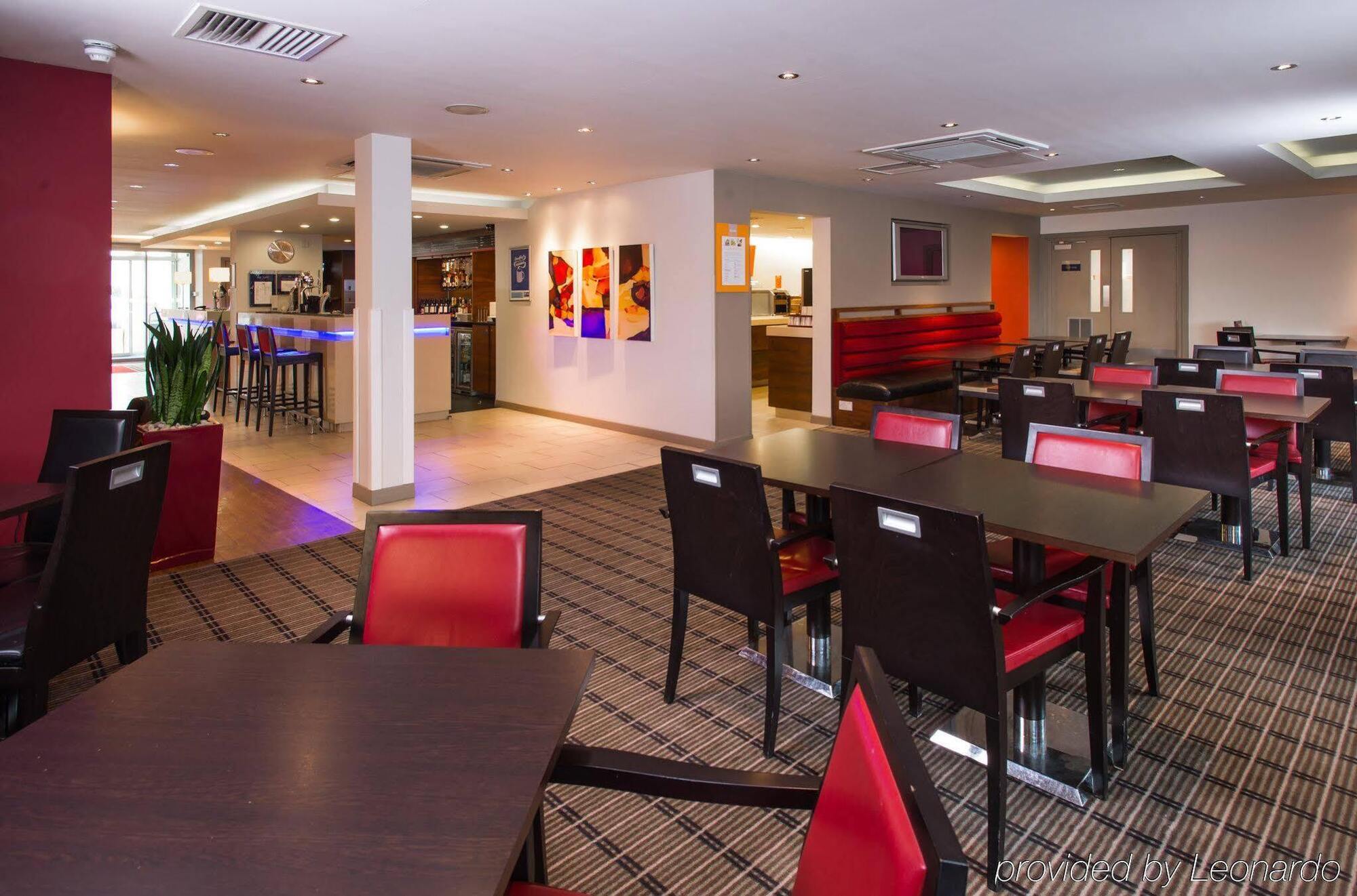 Holiday Inn Express East Midlands Airport By Ihg Castle Donington Exterior foto