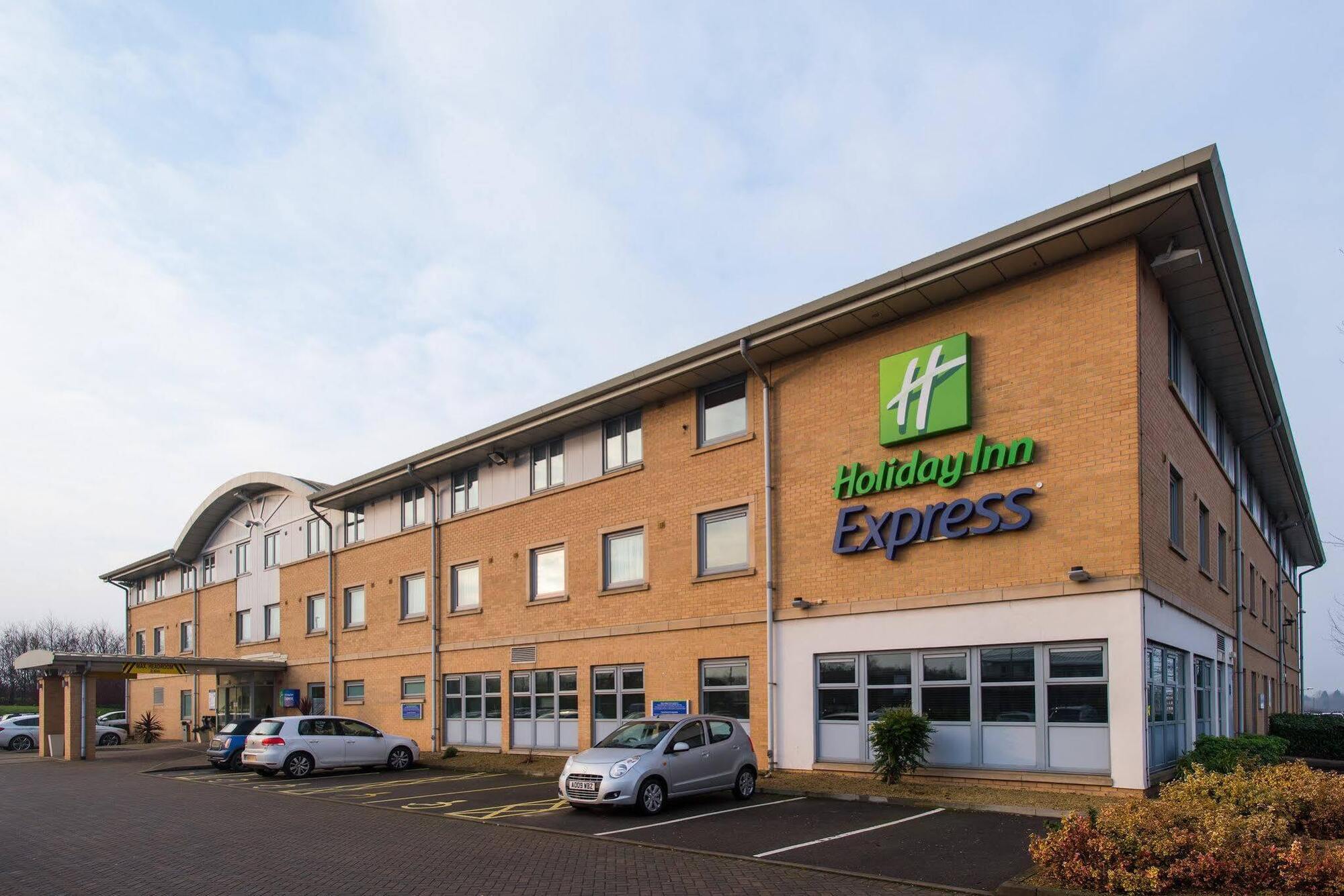 Holiday Inn Express East Midlands Airport By Ihg Castle Donington Exterior foto