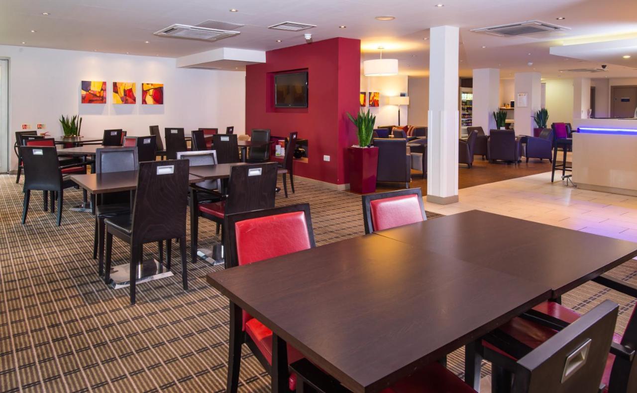 Holiday Inn Express East Midlands Airport By Ihg Castle Donington Exterior foto